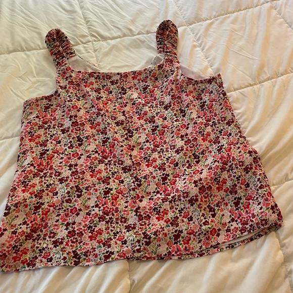 Vince Camuto V-Neck Floral Tank Blouse. Very feminine. Very pretty. Lined. - Picture 5 of 13